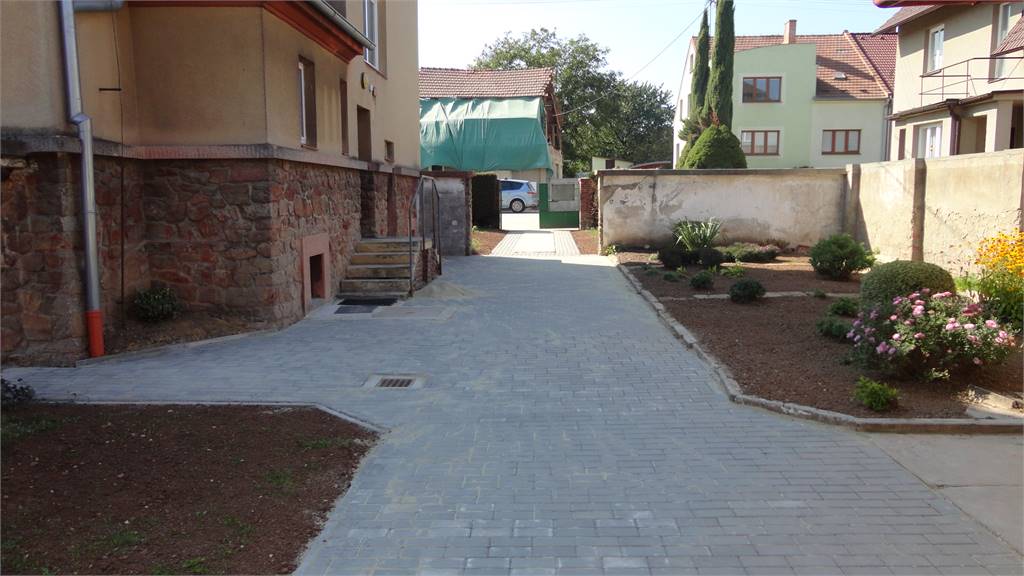 Oprava vjezdu a dvoru Bahna č.p. 280