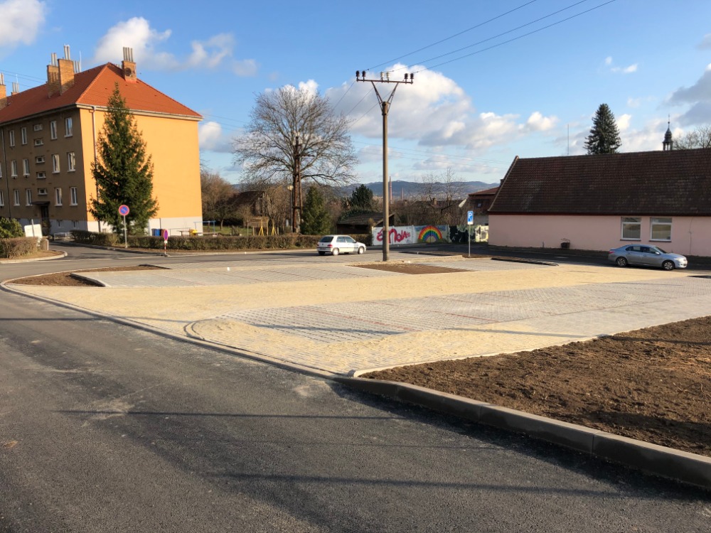 Rekonstrukce místní komunikace a parkovacích ploch u ZŠ