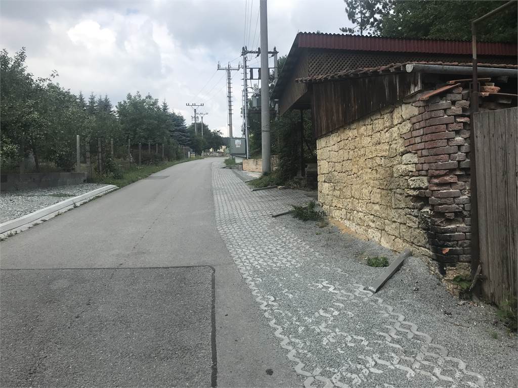 Úprava krajnice na ul. Zádvoří