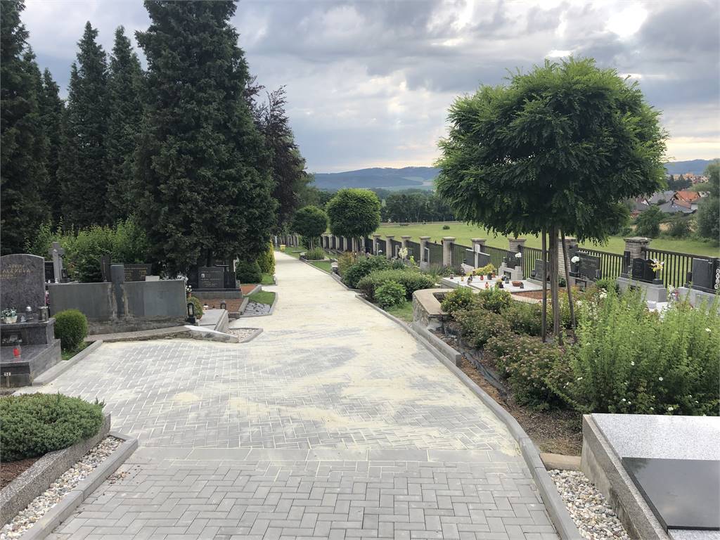 Výstavba chodníku na hřbitově - II. etapa